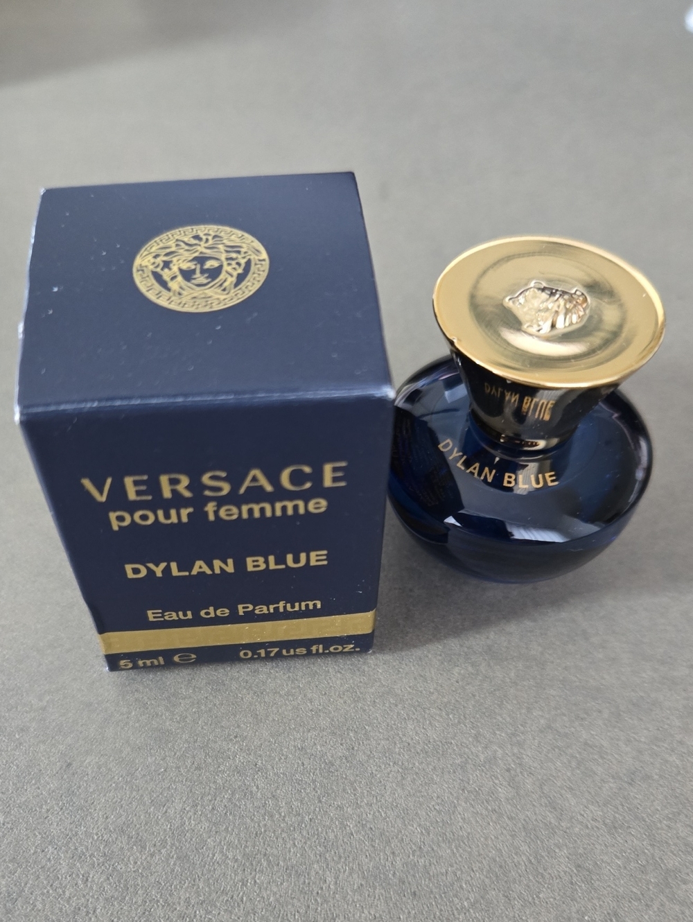 New in box Versace Dylan Blue pour Femme deluxe mini cap top 5 M. L